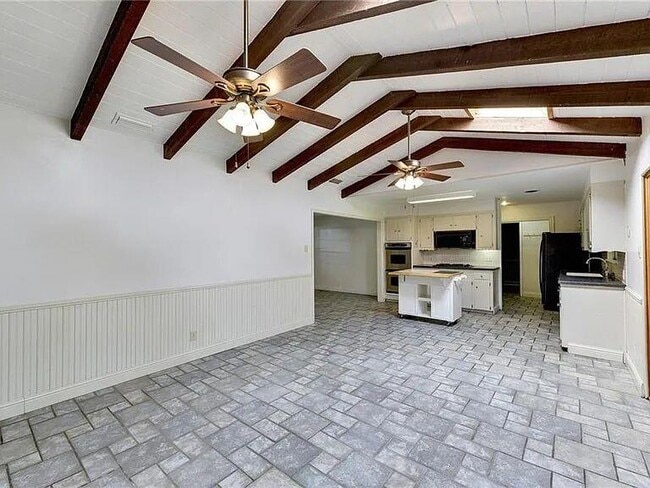 Building Photo - 2906 Greenlawn Pkwy