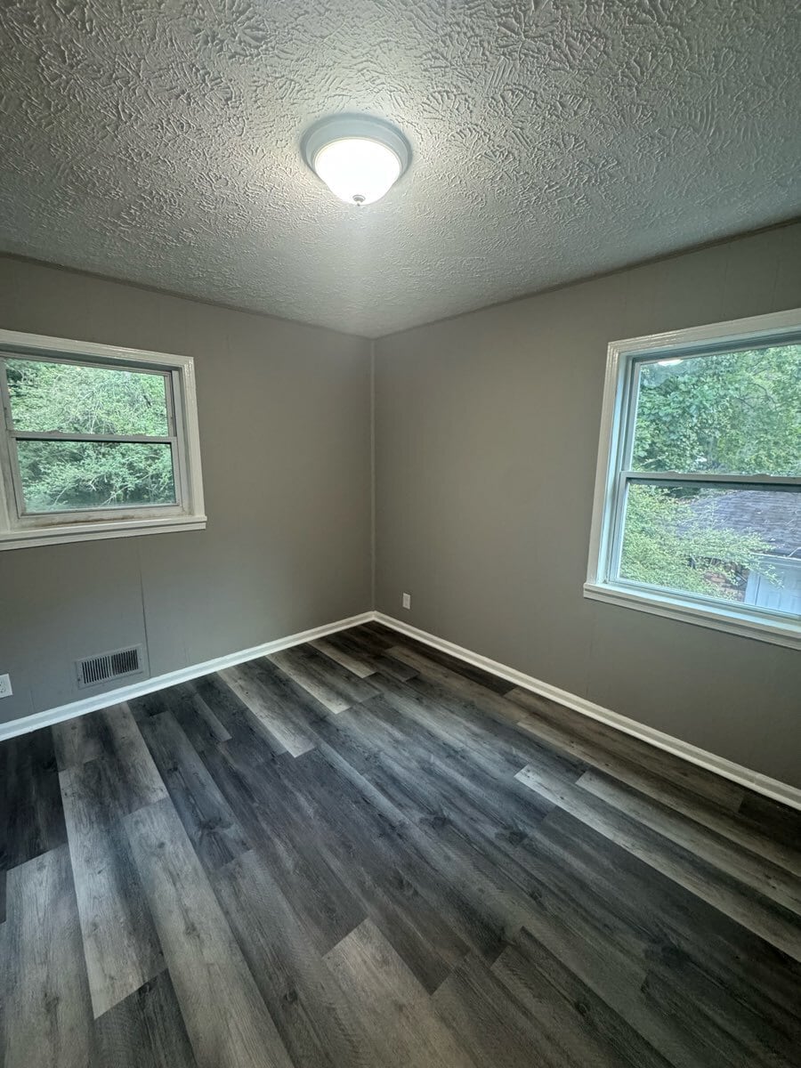 Building Photo - 1285 Kenilworth Dr SW