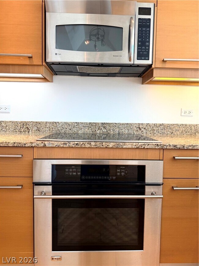 Building Photo - 322 Karen Ave