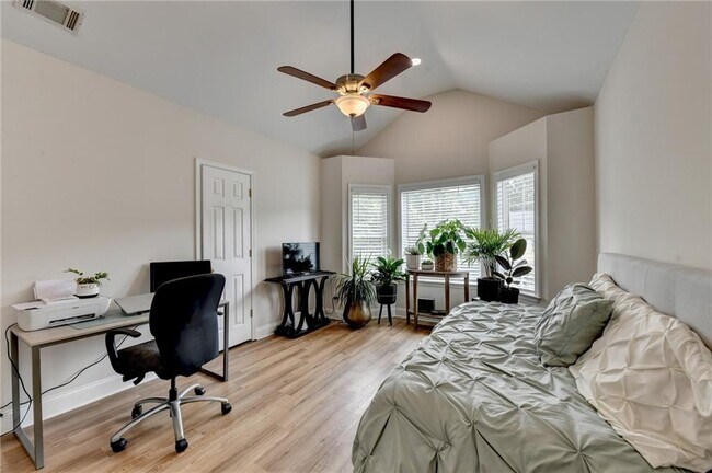 Building Photo - 6604 Destiny Dr SE
