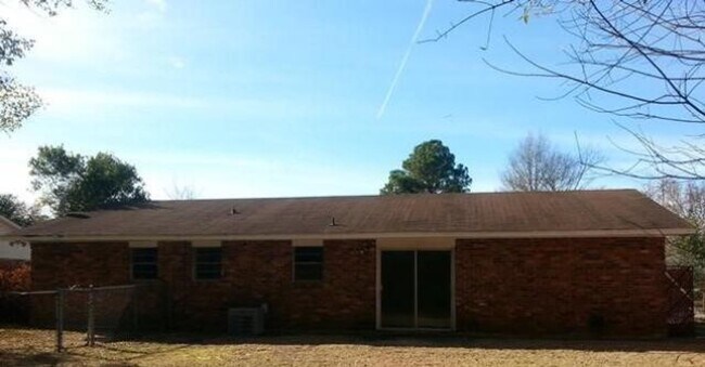 Building Photo - 110 Briarwood Dr