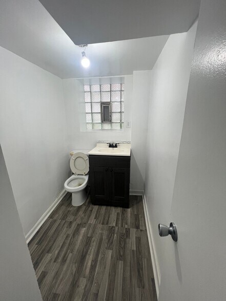 Building Photo - 3035 N Keating Ave