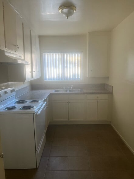 Building Photo - 12625 San Fernando Rd