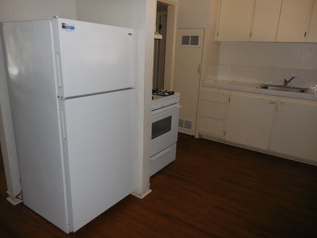 Building Photo - 701 W Yandell Dr