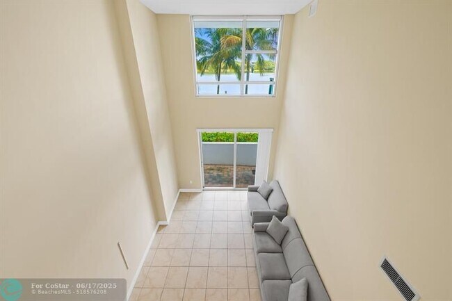 Building Photo - 2641 N Flamingo Rd