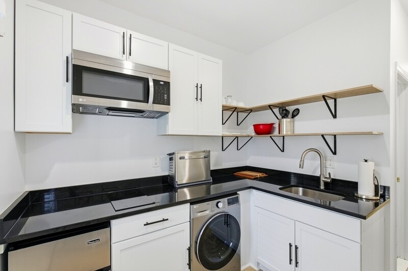 Building Photo - 613 Spectator Ave