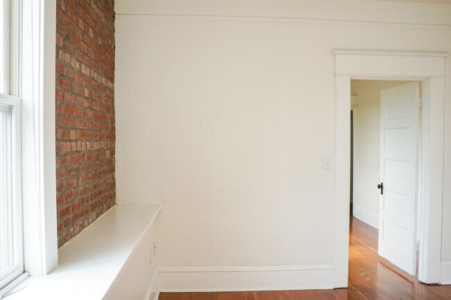 Building Photo - 1008 N Killingsworth St
