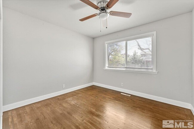Building Photo - 990 Akard Dr