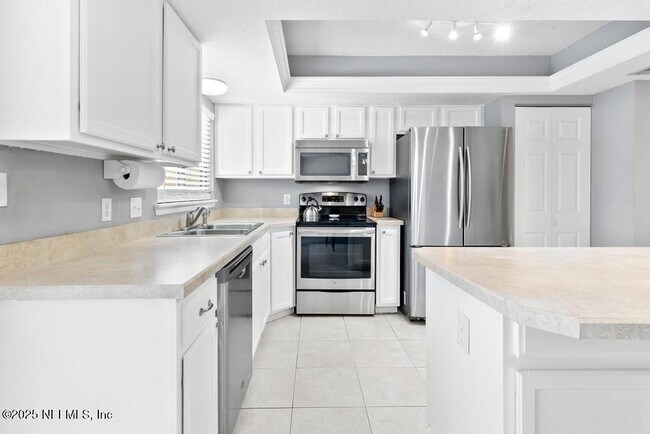 Building Photo - 5400 La Moya Ave