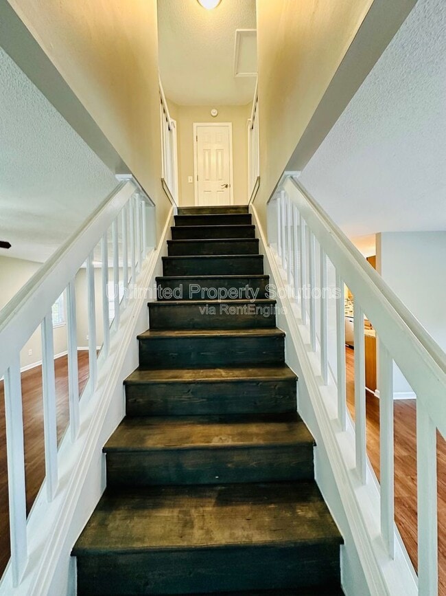 Building Photo - 811 Bonham Ave