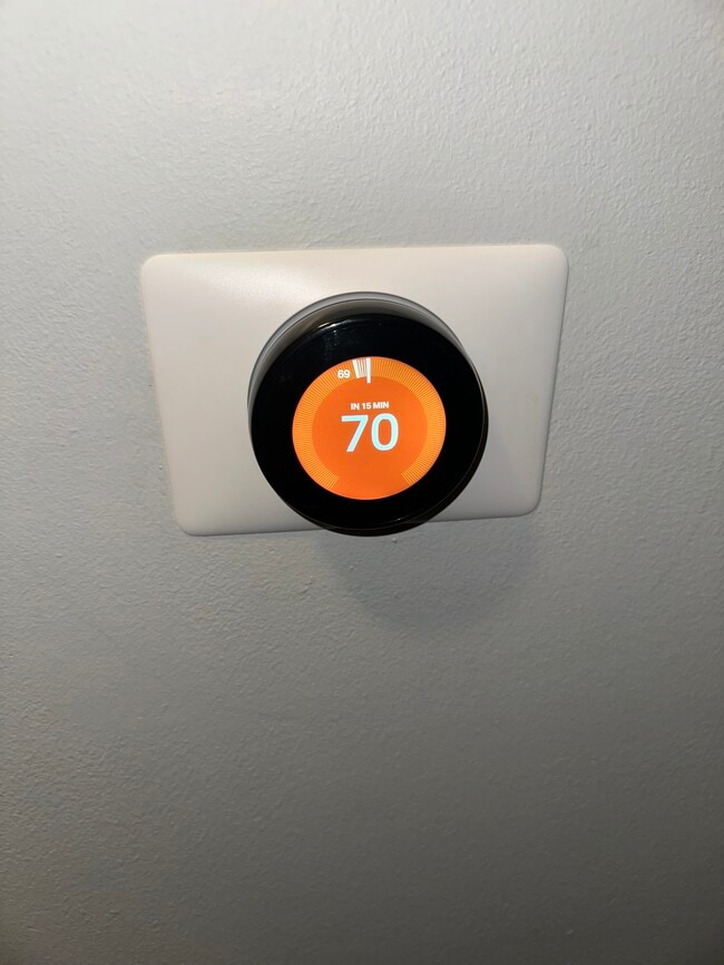 Building Photo - 1765 Valley Dr