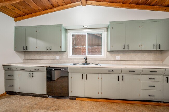 Building Photo - 1520 N Yale Blvd