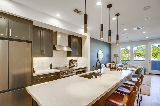 Building Photo - Welcome to your modern La Mesa townhome wi...