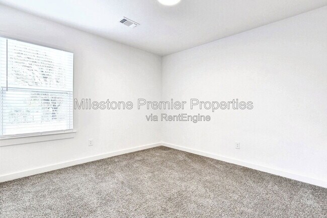 Building Photo - 319 E Hull St