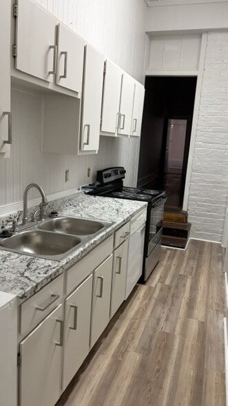 Primary Photo - 335 King St