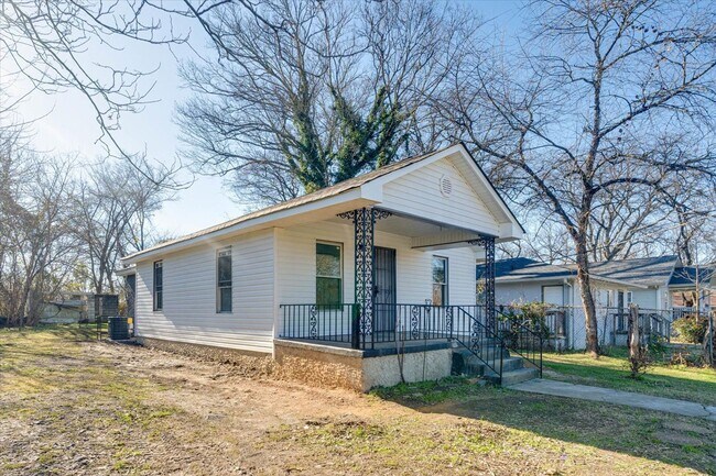 Building Photo - 2210 Milne St