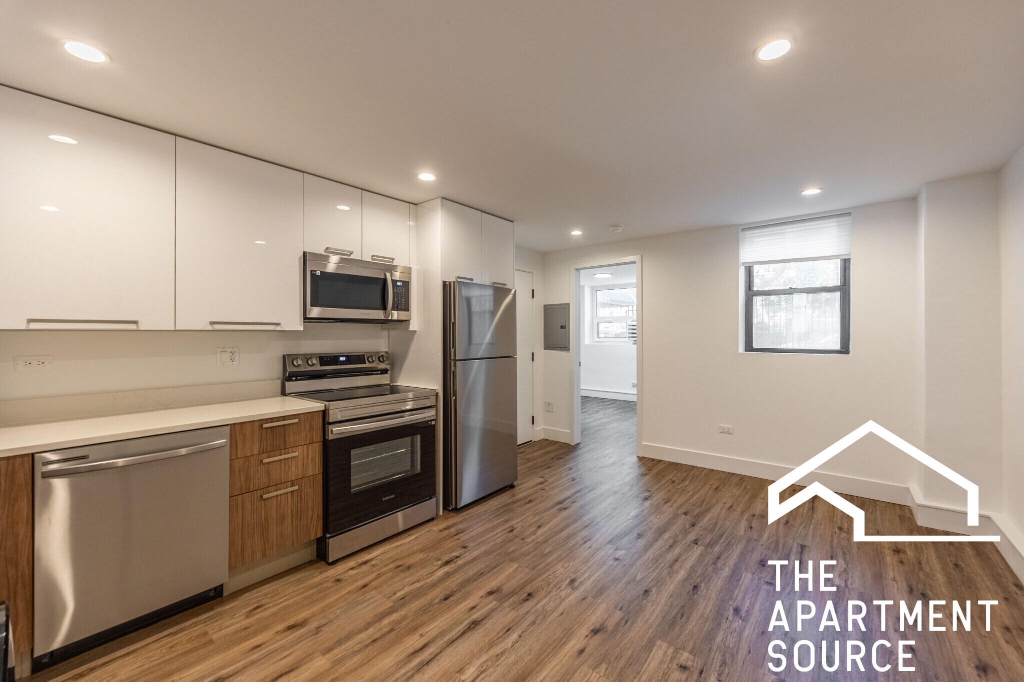 Building Photo - 941 W Carmen Ave