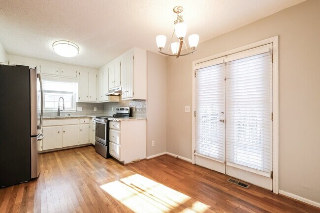 Building Photo - 28 Peggy Ct NW