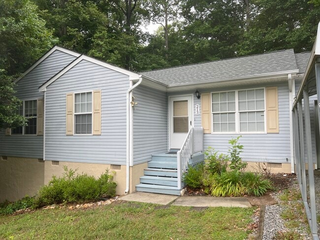 Primary Photo - 213 Louise Ln