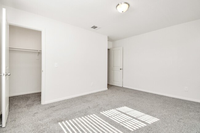 Building Photo - 7819 Royalwood Dr