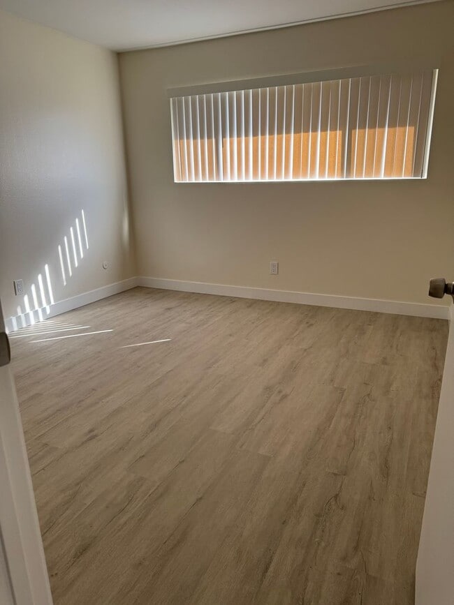 Building Photo - Fully Renovated 2 bedroom 1 Bath Condo Water/Trash/Sewer Included!!!