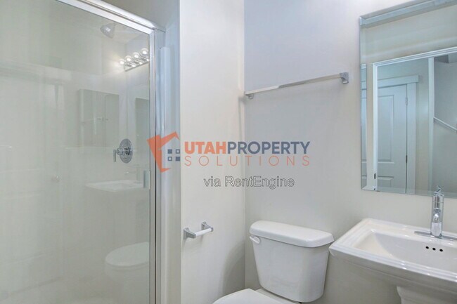 Building Photo - 388 S 980 W