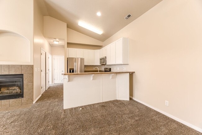 Building Photo - Beautiful Townhouse in Great Location!