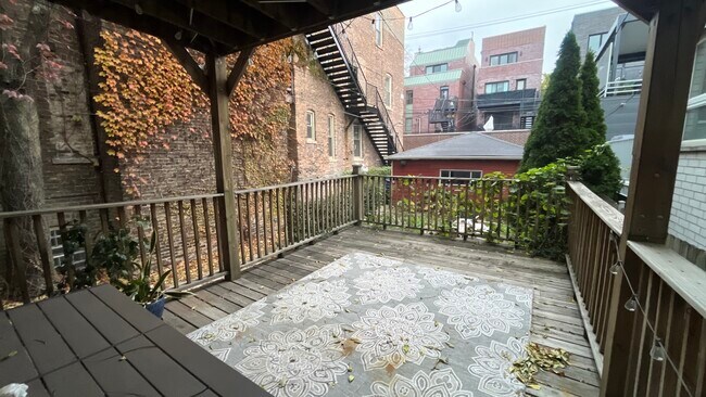 Building Photo - 1503 W Superior St