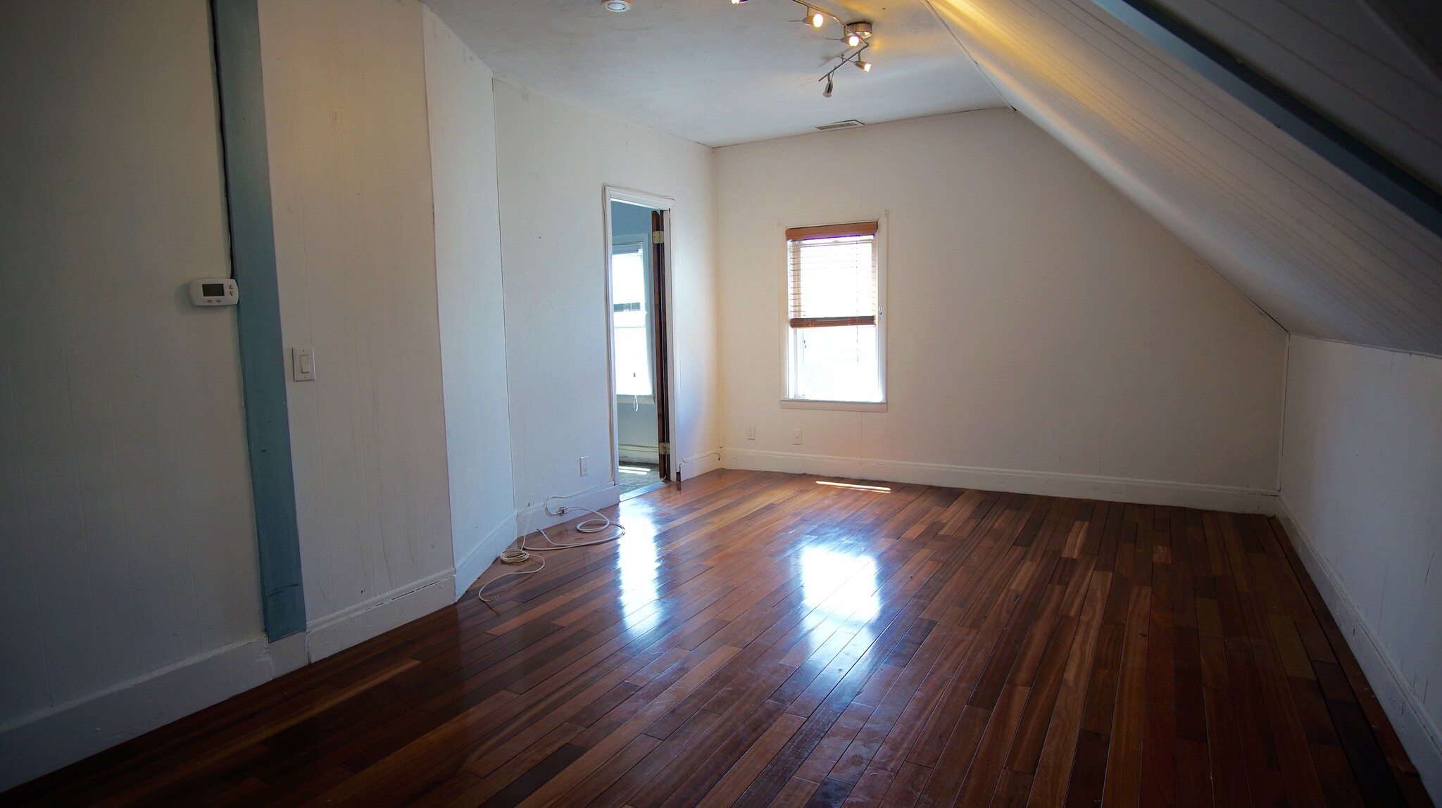 Building Photo - 48 America St