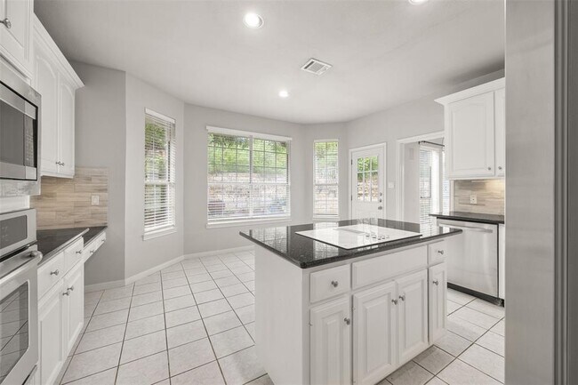 Building Photo - 1604 Lakeway Blvd