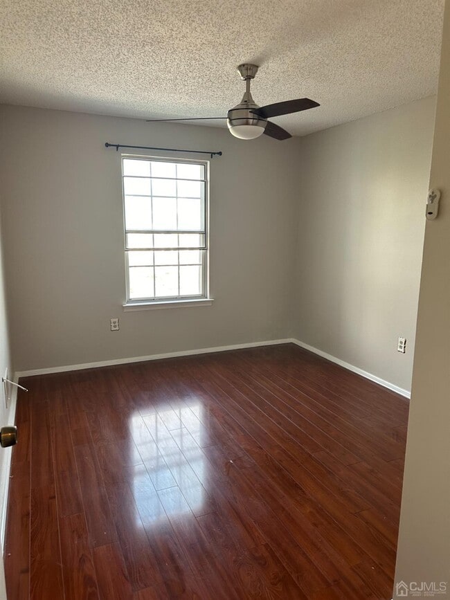 Building Photo - 498 Witney Ct