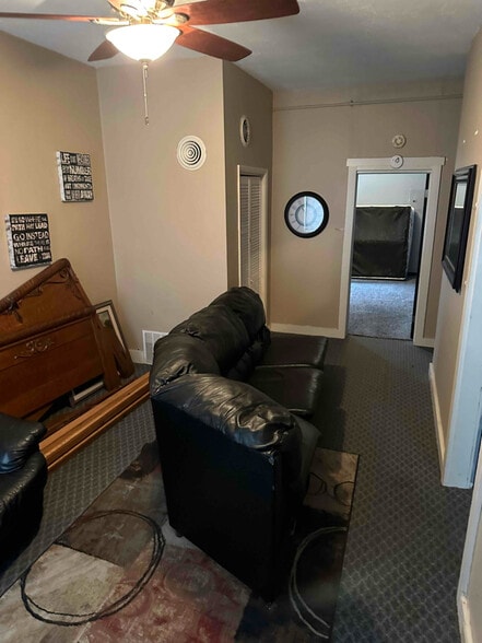 Building Photo - 379 Broad St