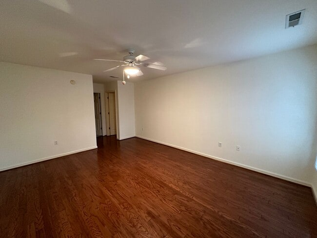 Building Photo - One Level Townhome in Forest