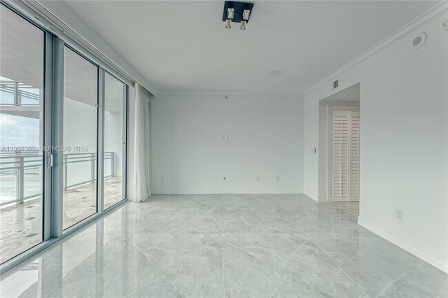 Building Photo - 3535 S Ocean Dr