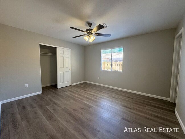 Building Photo - 506 N Iroquois Ave