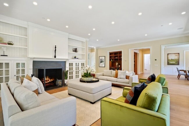 Building Photo - 42 Camino Por Los Arboles