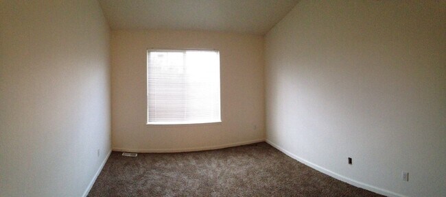 Building Photo - "Spacious 2-Bed, 2-Bath Condo Gem with Garage in Vibrant Denver Locale!"