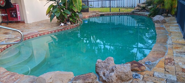 Building Photo - 3720 Coral Hills Dr