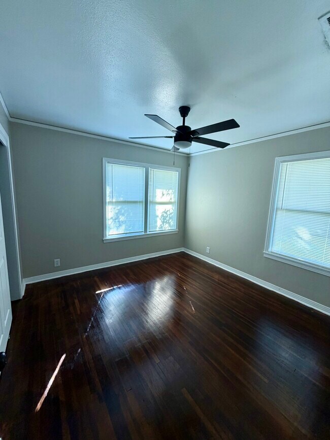 Building Photo - 3933 Harris Dr