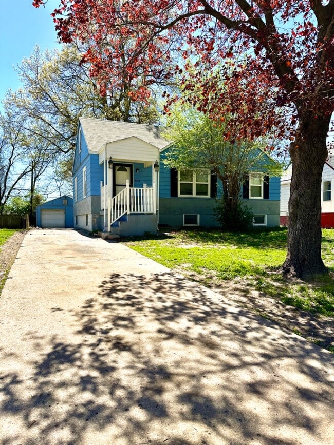 Building Photo - 4219 E 68th Terrace