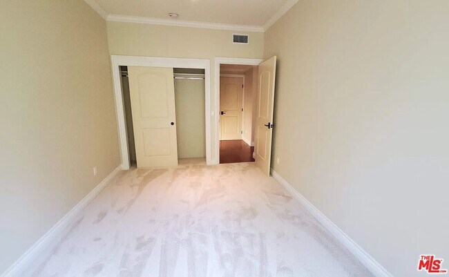 Building Photo - 1135 S Shenandoah St