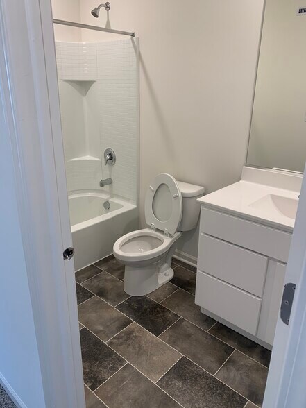 Building Photo - 872 Briar Glen Ct