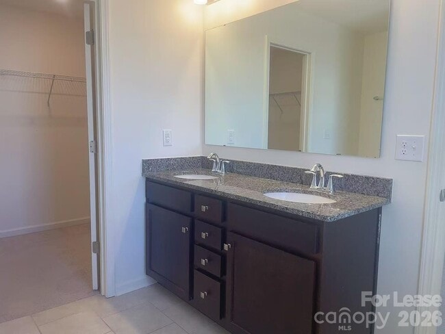 Building Photo - 5006 Beacon Ave