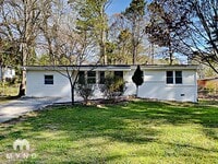 Building Photo - 682 Milford Dr SW