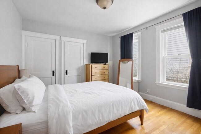 Building Photo - 71 Chilton St