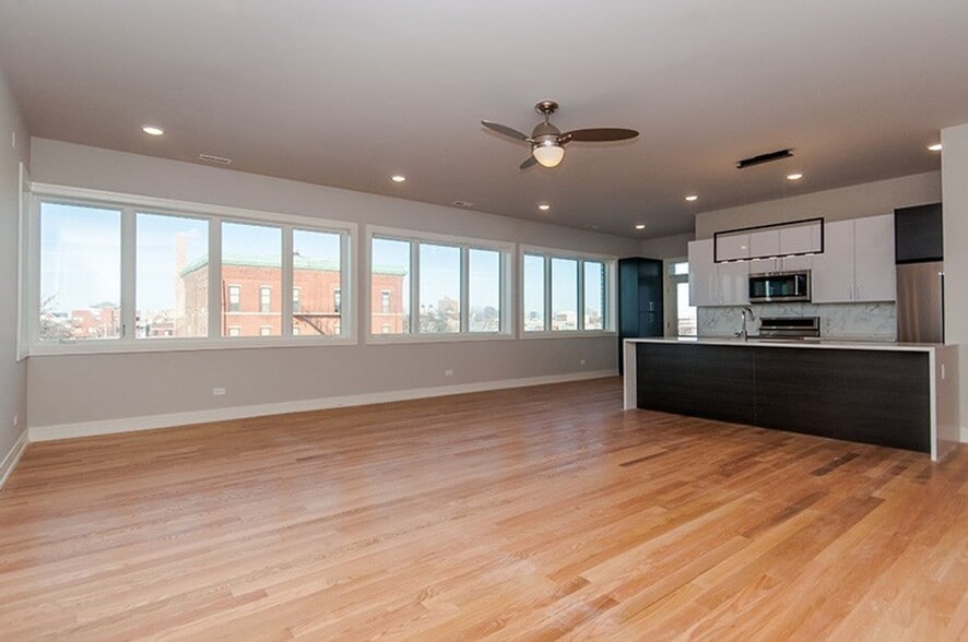 Building Photo - 1641 W Grand Ave