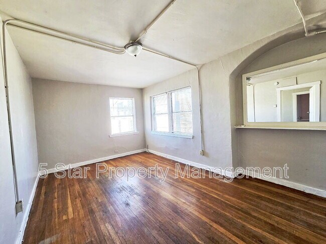 Building Photo - 1114 El Paso St