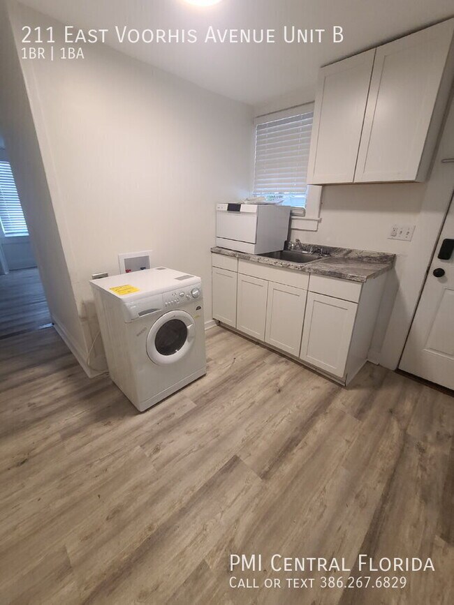 Building Photo - 211 E Voorhis Ave