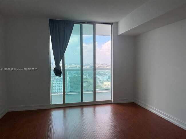 Building Photo - 1800 N Bayshore Dr