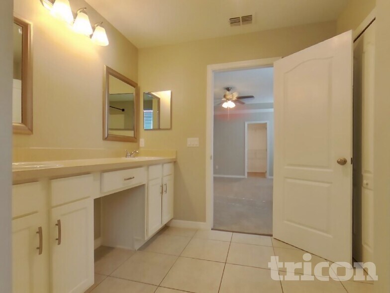 Building Photo - 15406 Taurus Ct